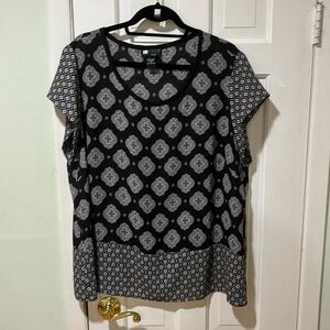 - Carole Little short Sleeve Top.